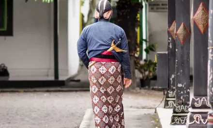 Tanda-Tanda Keturunan Bangsawan Menurut Primbon Jawa