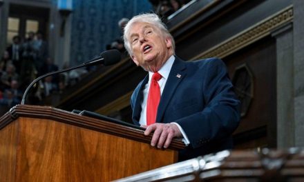 Trump Tuding Iran Sedang Membuat Rudal Yang Bisa Capai AS