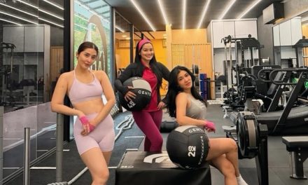 Gaya Titi Kamal Olahraga Gym–Padel Bareng Bestie, Dipuji Tetap Tampil Sopan