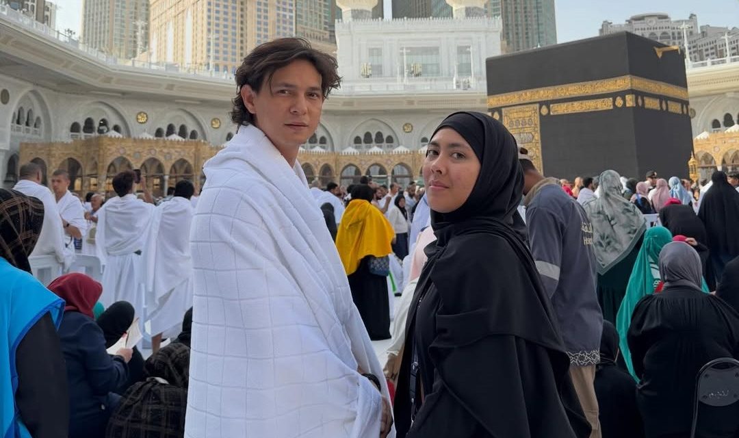 Penuh Berkah Umrah Perdana Marcell Darwin Setelah Jadi Mualaf