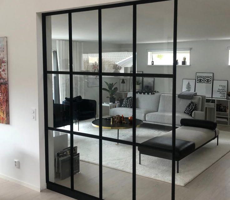 Ciptakan Ruang Tamu & Keluarga Estetik Dengan Partisi Unik