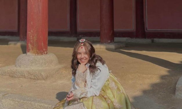 Ziva Magnolya Memukau Pakai Hanbok Di Gyeongbokgung Palace