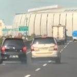 Innova Vs Livina Senggol-Senggolan Di Tol Kemayoran