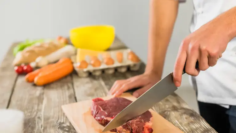 Anti Gagal! Trik Menghilangkan Bau Prengus Daging Kurban