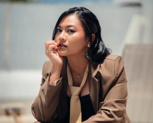 Clara Riva, Musisi Muda Sukses Mengantar Lagu Jadi Trending