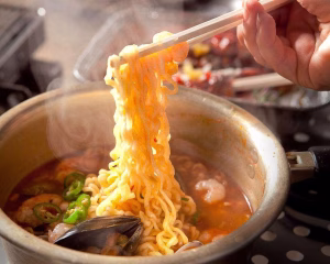 Kuliner Korea Ramyun: Sensasi Mi Kuah Pedas Yang Mendunia