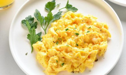 Teknik Mudah! Telur Orak-Arik Lembut Tanpa Overcook