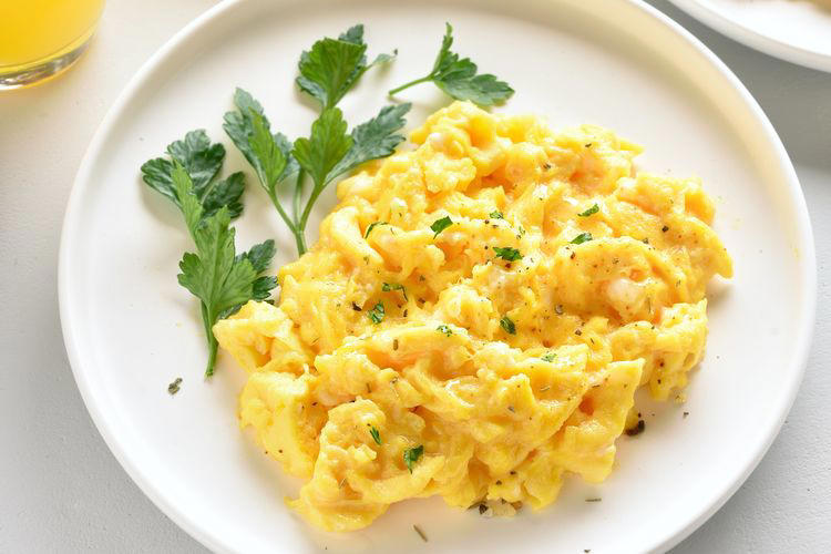 Teknik Mudah! Telur Orak-Arik Lembut Tanpa Overcook