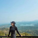 Simple Tapi Stylish, Prilly Latuconsina Liburan Di Kulon Progo