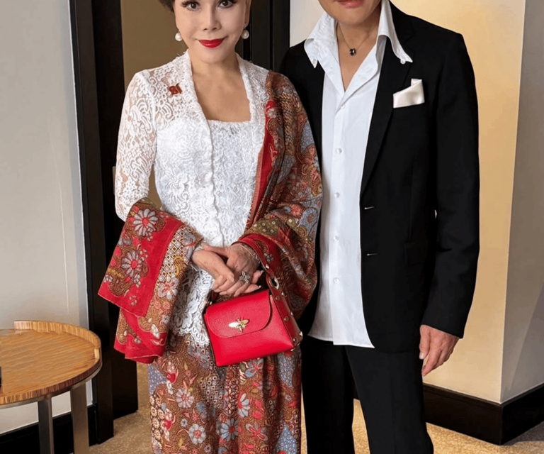 Dewi Soekarno Hadiri Upacara Kemerdekaan RI, Tampil Modis