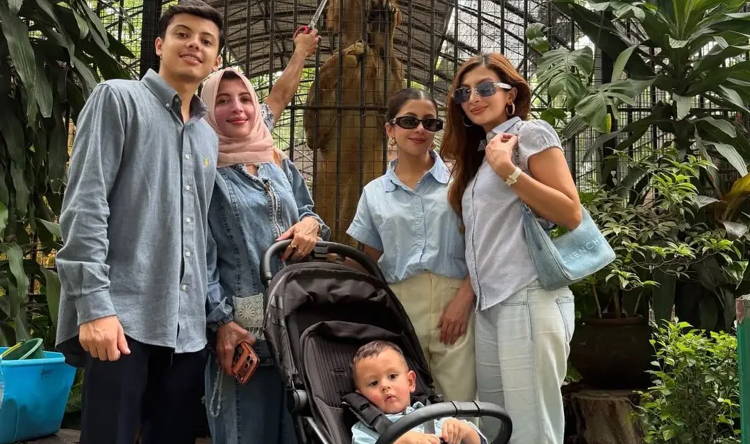 Happy Banget! Sarah Keihl Dan Keluarga Main Ke Kebun Binatang