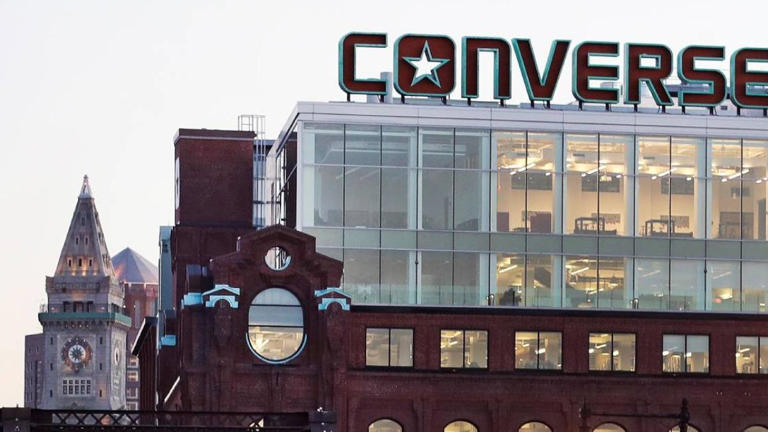 Tuai Kontroversi! Iklan Converse Karina Aespa Akhirnya Di Hapus