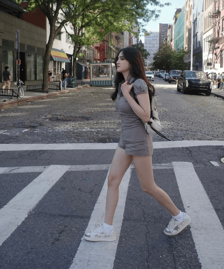 Simple Tapi Mahal! Outfit Syifa Hadju Di Amerika Curi Perhatian