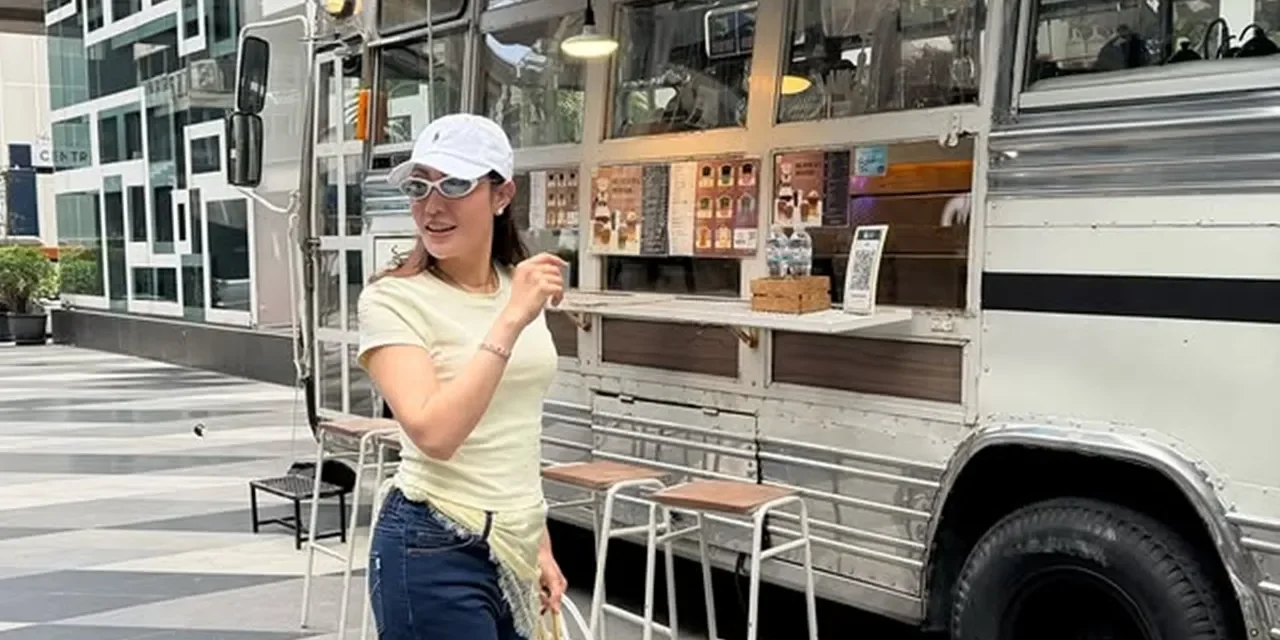 Bikin Haru! Ayu Dewi Rayakan Ultah Ke-42 Lewat Road Trip