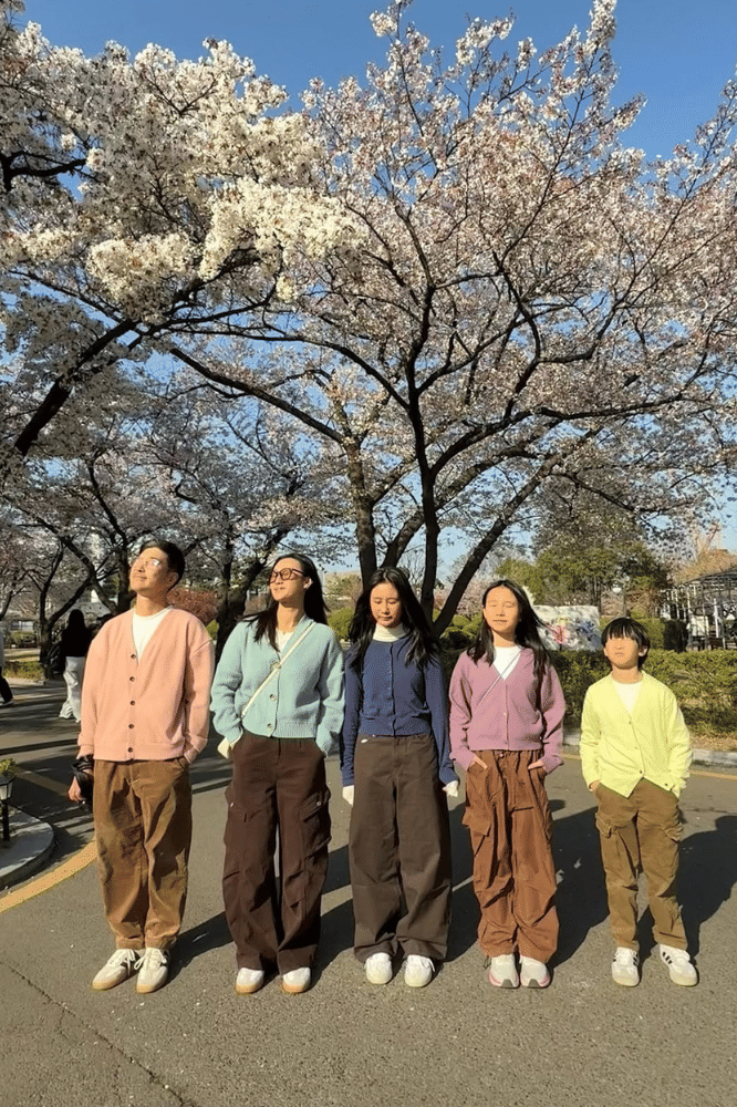 Family Look! Gaya Kompak Kimbab Family Untuk OOTD Keluarga